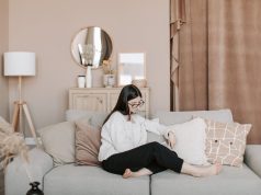 Nowoczesne sofy do salonu – trendy w formach, nóżkach i przeszyciach